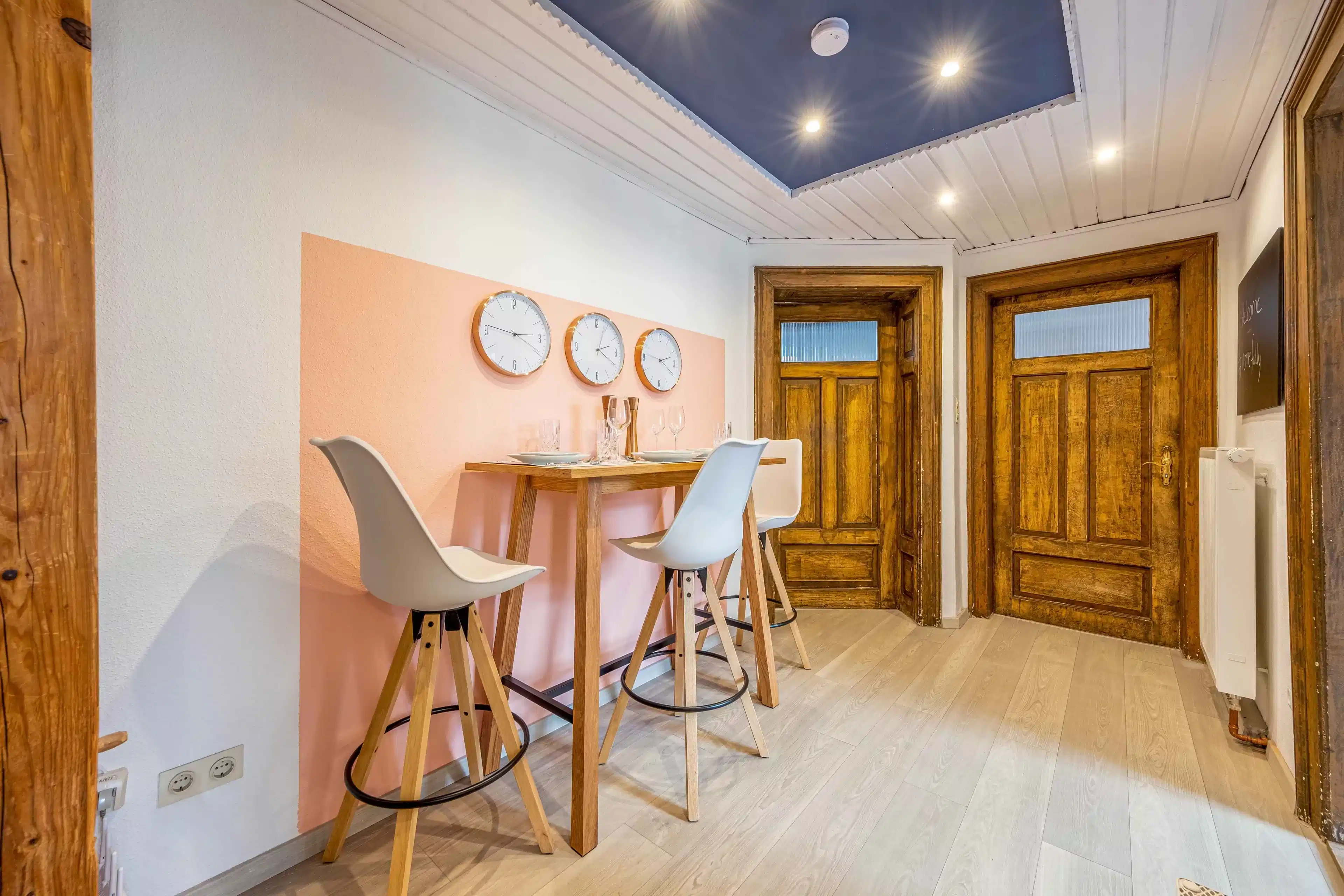 Exterior?w=400&h=260&fit=crop&q=40&auto=format&trim=auto