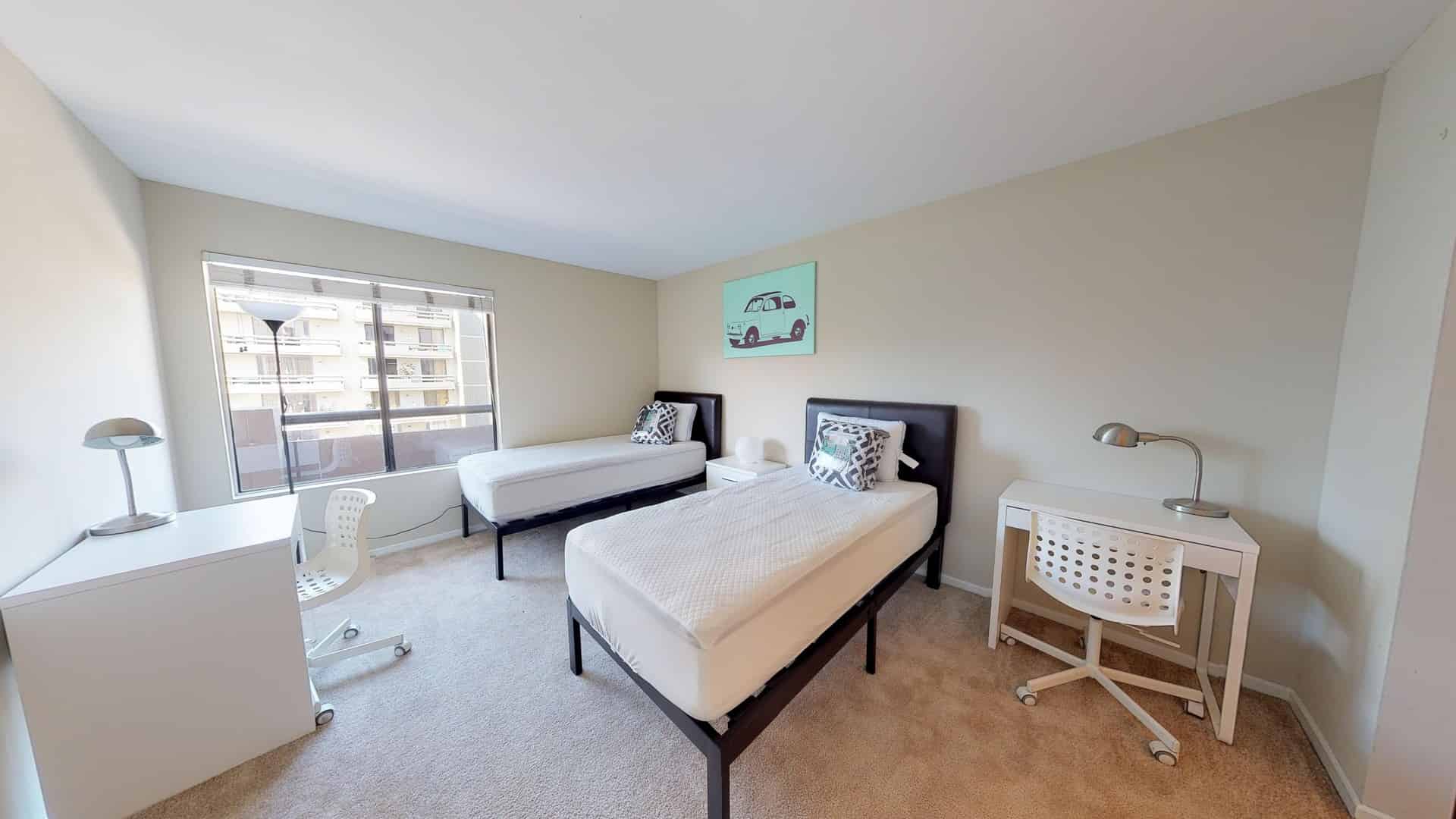 Common Area?w=400&h=260&fit=crop&q=40&auto=format&trim=auto