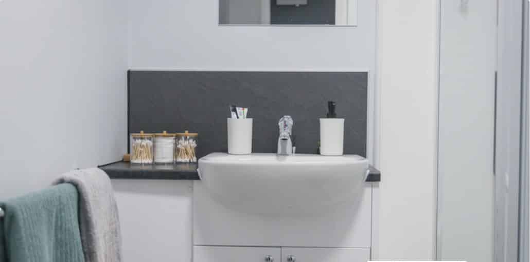 Exterior?w=400&h=260&fit=crop&q=40&auto=format&trim=auto