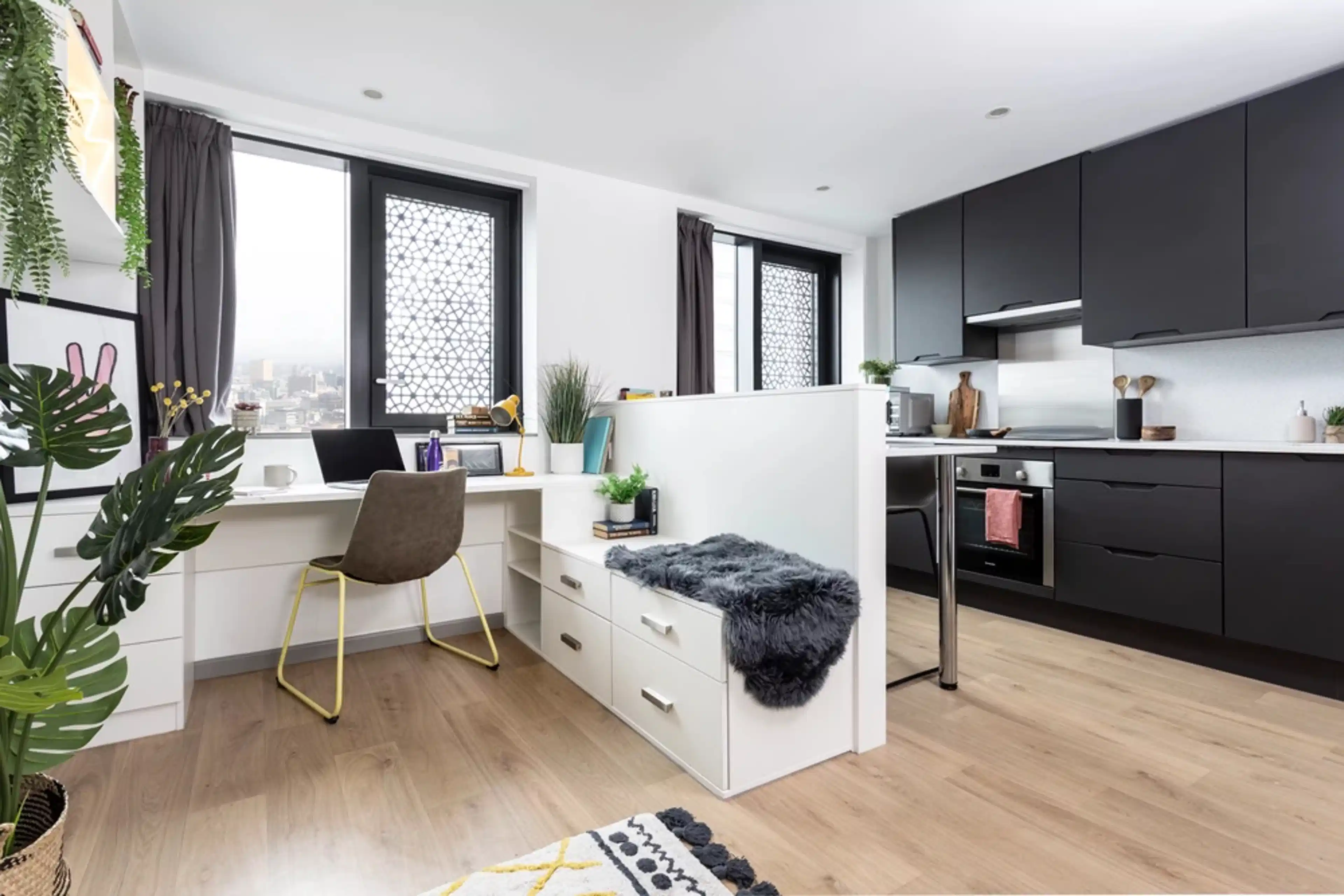 Exterior?w=400&h=260&fit=crop&q=40&auto=format&trim=auto