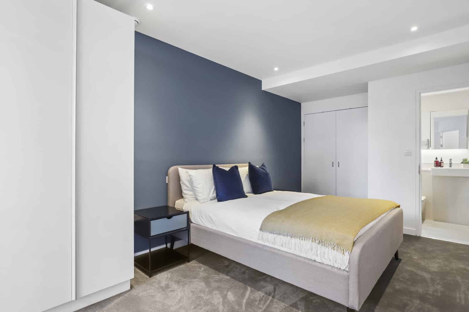 Kitchen?w=400&h=260&fit=crop&q=40&auto=format&trim=auto