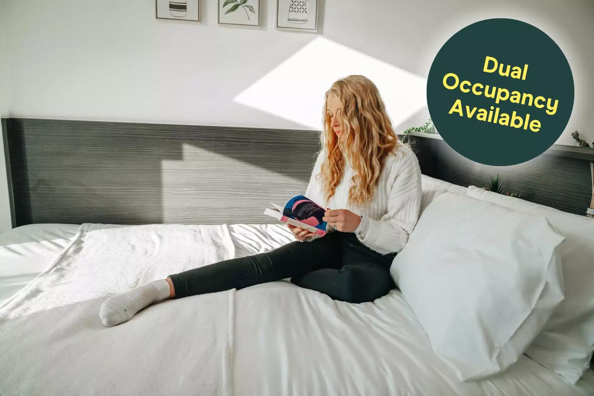 Exterior?w=400&h=260&fit=crop&q=40&auto=format&trim=auto