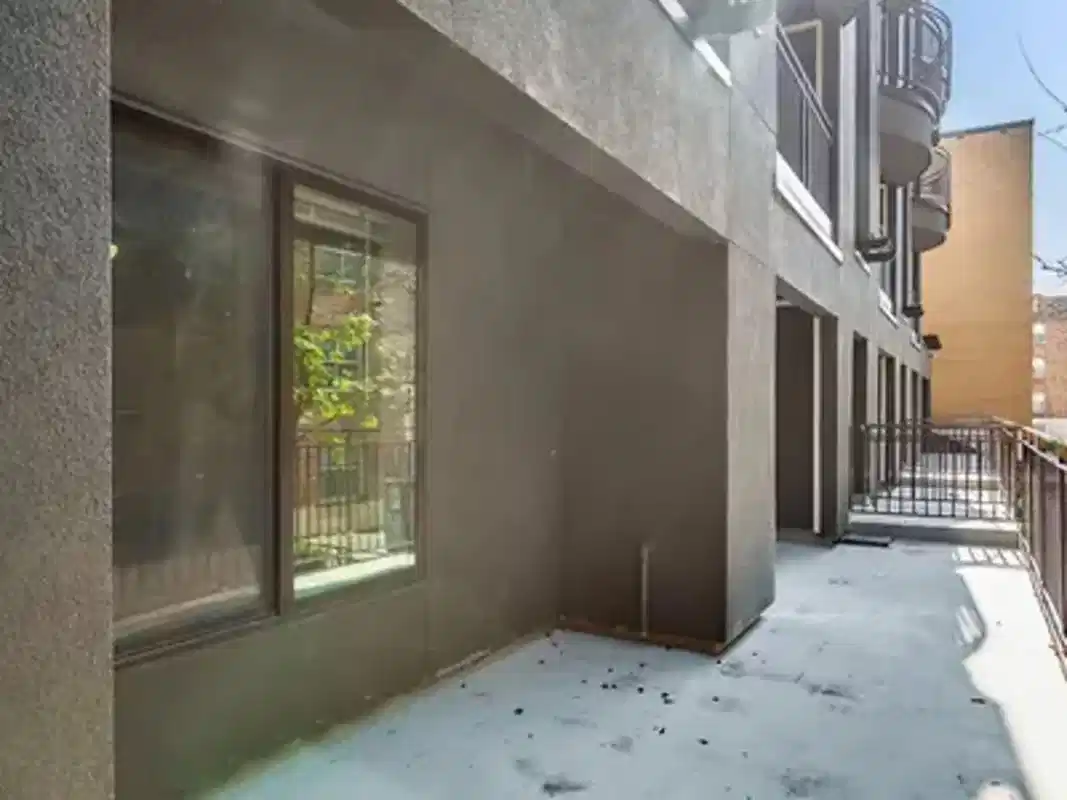 Common Area?w=400&h=260&fit=crop&q=40&auto=format&trim=auto