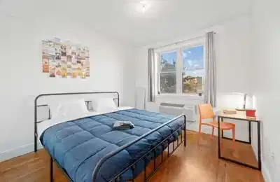 Amenities?w=400&h=260&fit=crop&q=40&auto=format&trim=auto