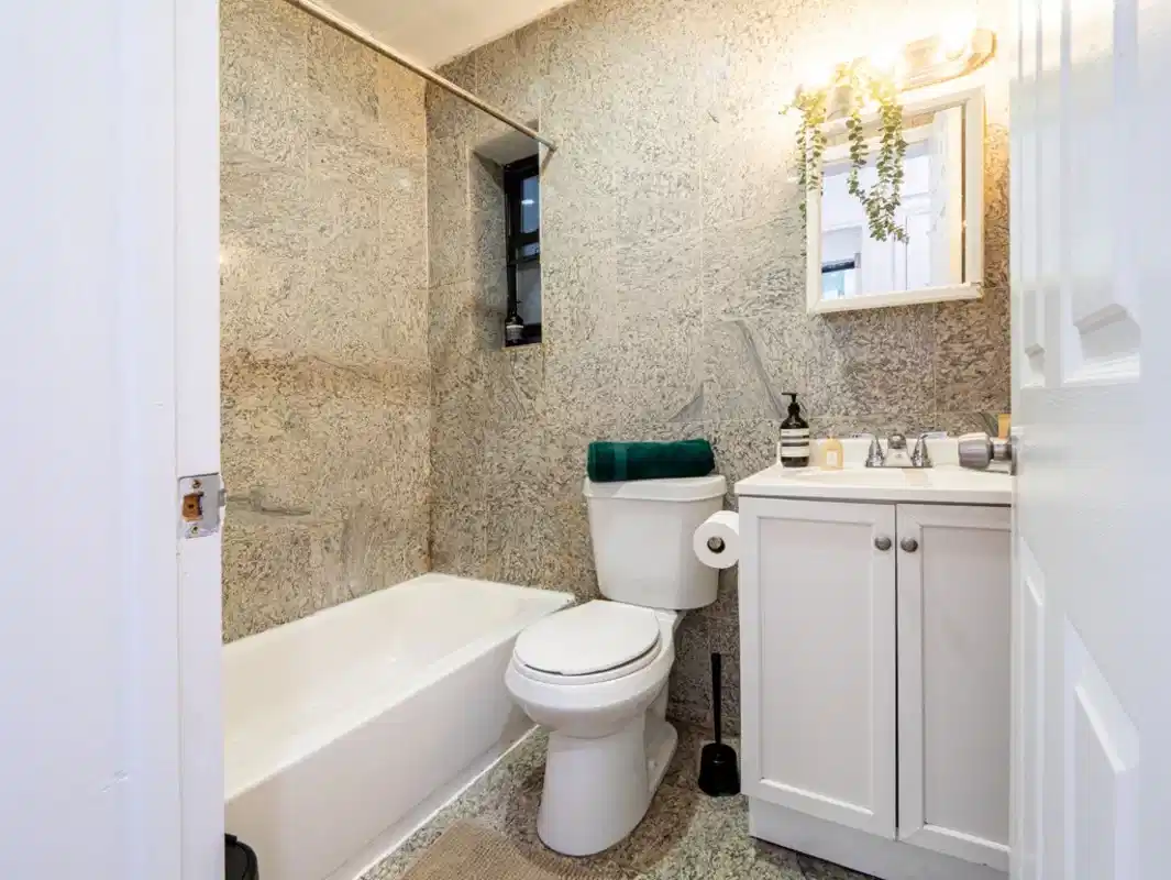 Common Area?w=400&h=260&fit=crop&q=40&auto=format&trim=auto