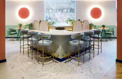 Common Area?w=400&h=260&fit=crop&q=40&auto=format&trim=auto