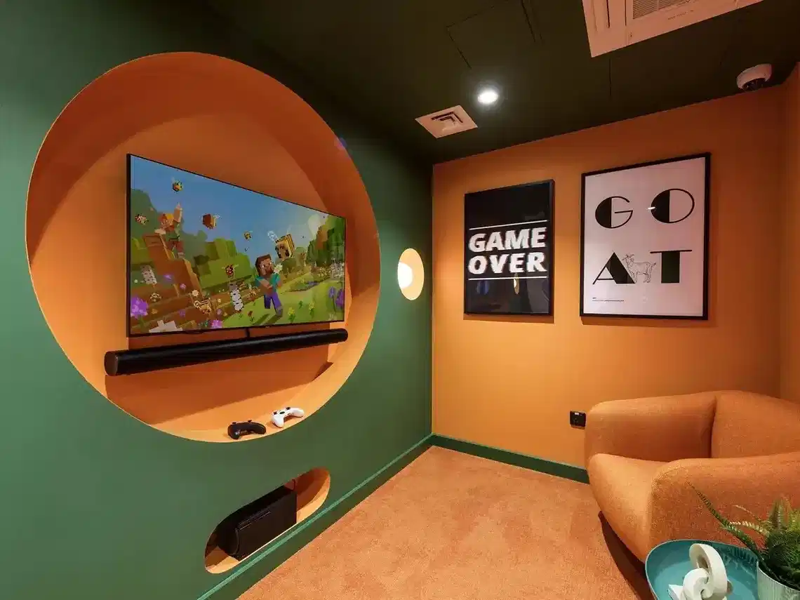 Common Area?w=400&h=260&fit=crop&q=40&auto=format&trim=auto