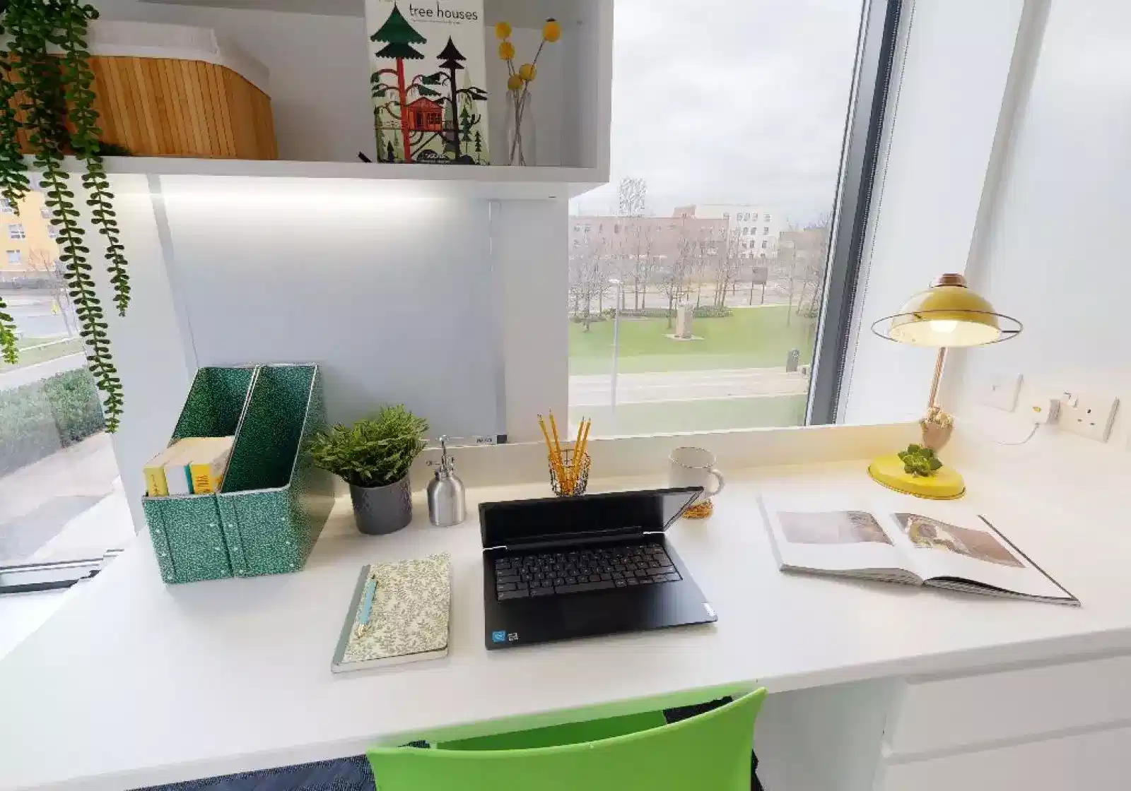 Common Area?w=400&h=260&fit=crop&q=40&auto=format&trim=auto