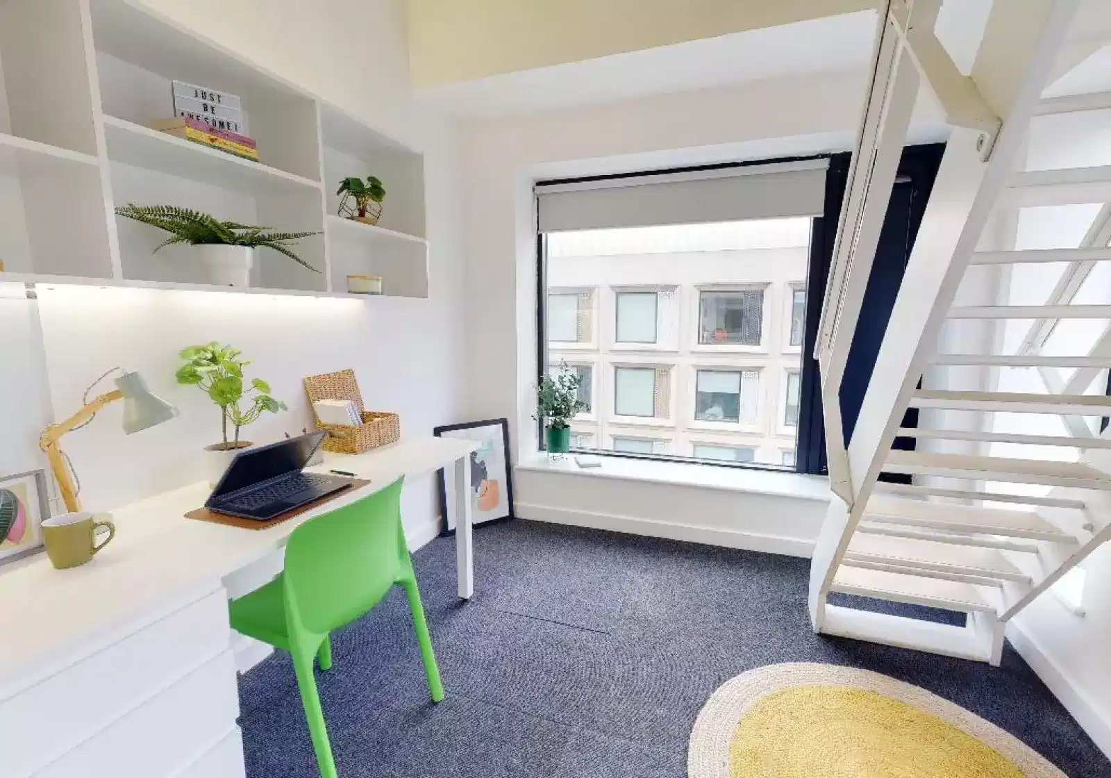 Common Area?w=400&h=260&fit=crop&q=40&auto=format&trim=auto