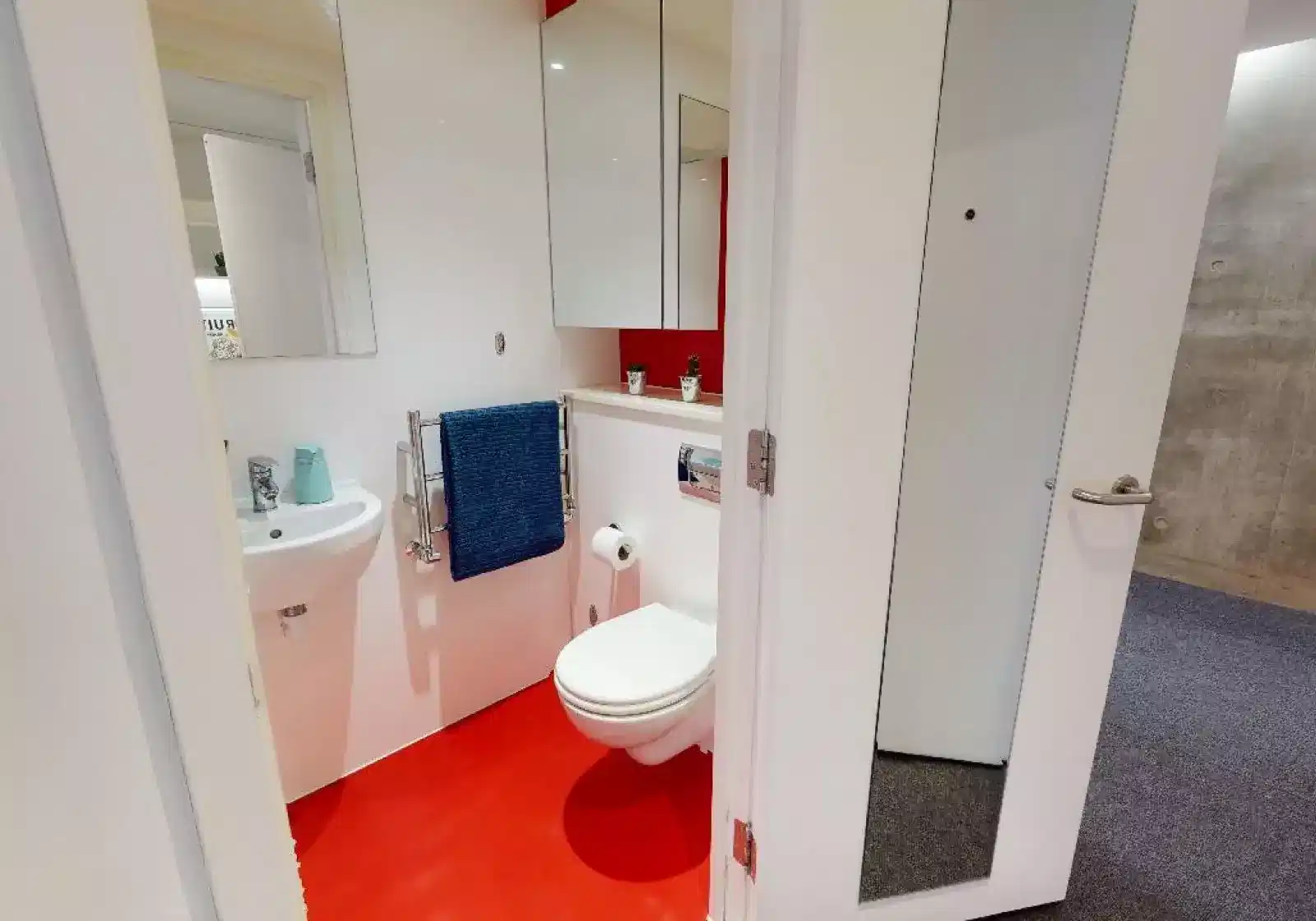 Amenities?w=400&h=260&fit=crop&q=40&auto=format&trim=auto