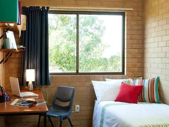 Kitchen?w=400&h=260&fit=crop&q=40&auto=format&trim=auto