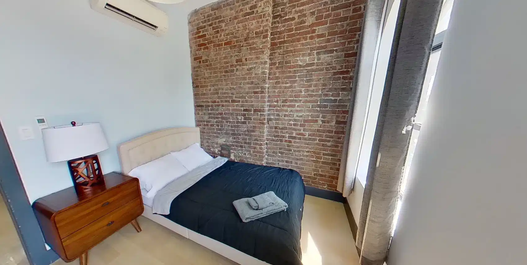 Bedroom?w=400&h=260&fit=crop&q=40&auto=format&trim=auto