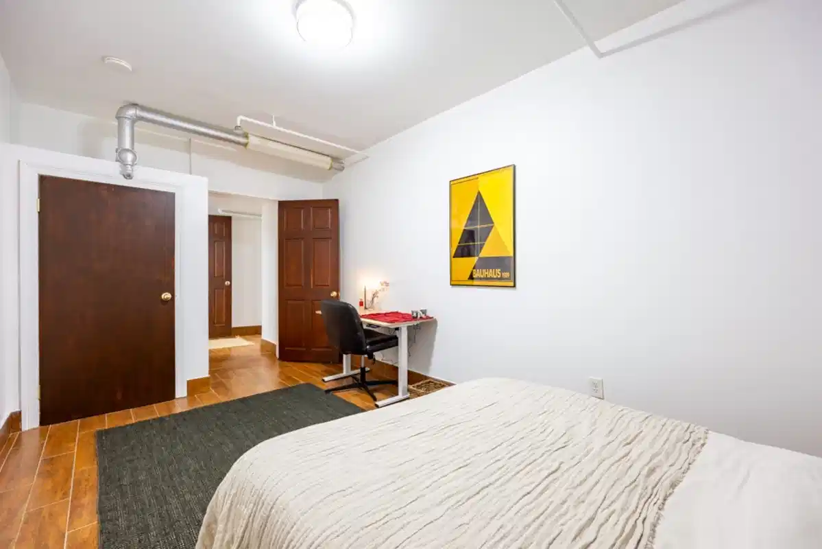 Common Area?w=400&h=260&fit=crop&q=40&auto=format&trim=auto