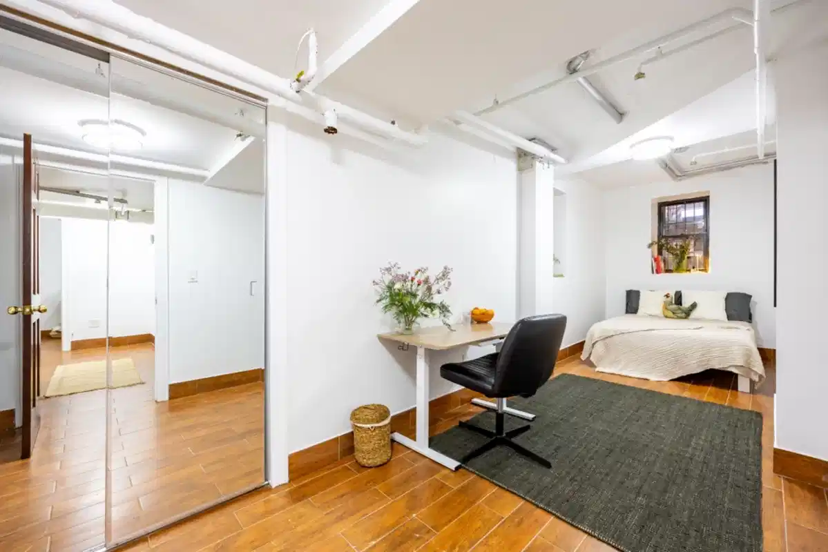 Common Area?w=400&h=260&fit=crop&q=40&auto=format&trim=auto