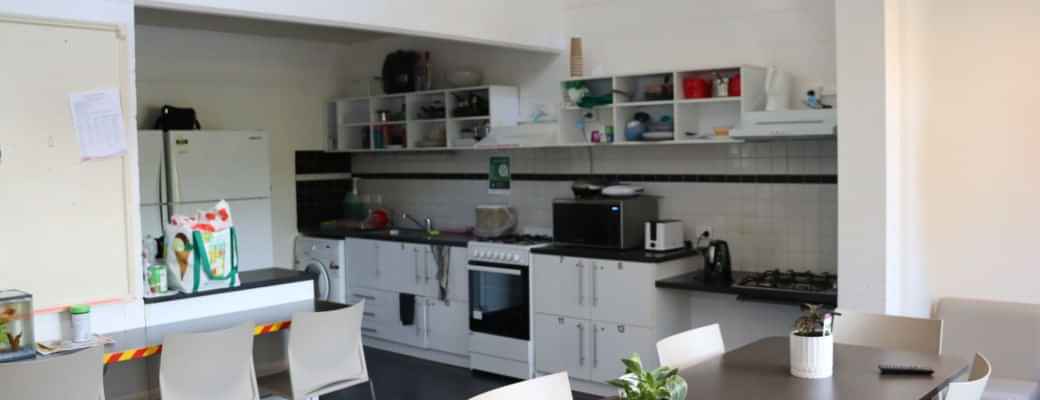 Exterior?w=400&h=260&fit=crop&q=40&auto=format&trim=auto