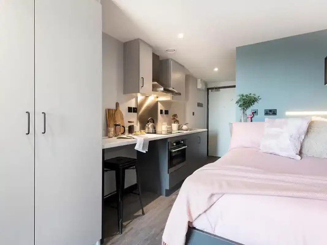 Common Area?w=400&h=260&fit=crop&q=40&auto=format&trim=auto