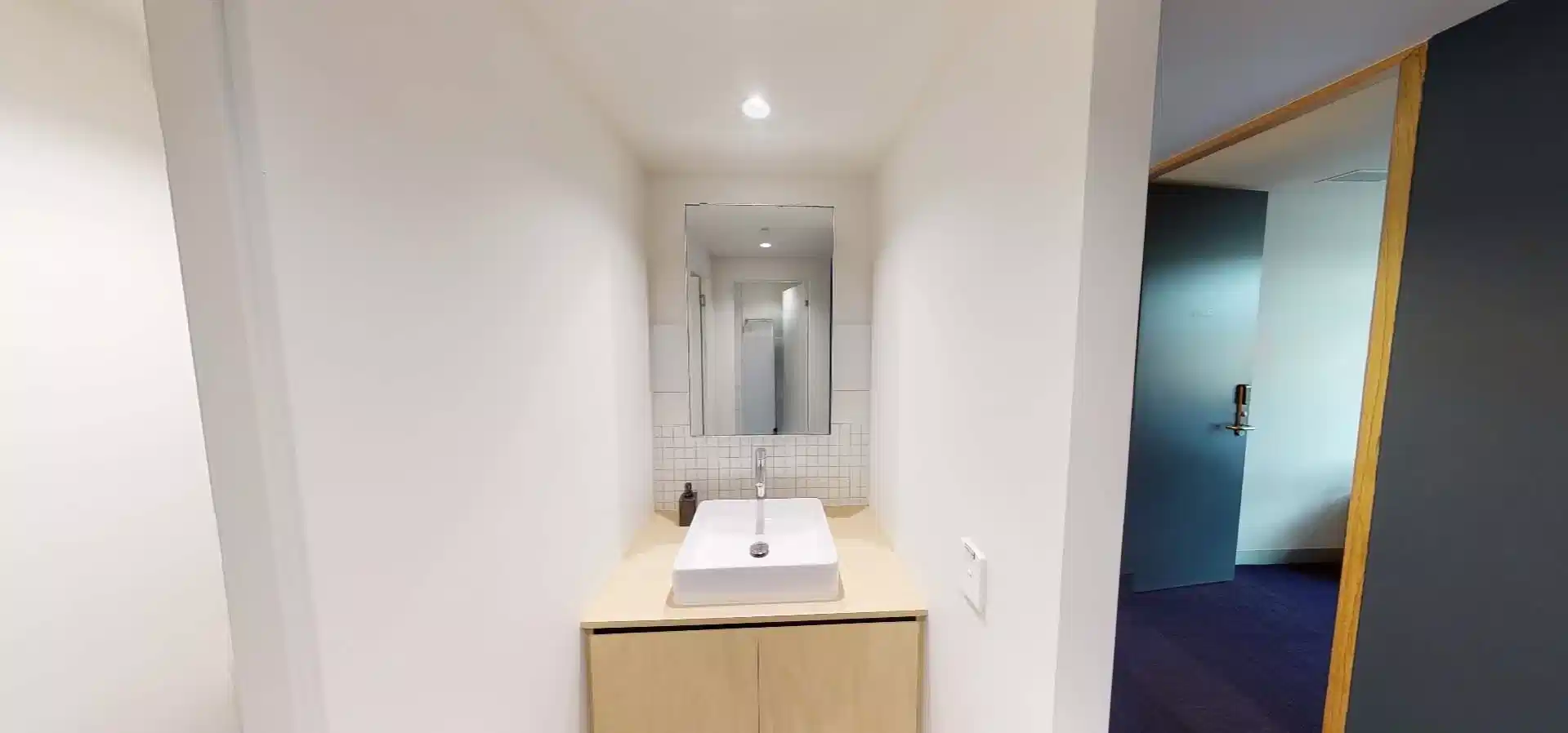 Common Area?w=400&h=260&fit=crop&q=40&auto=format&trim=auto