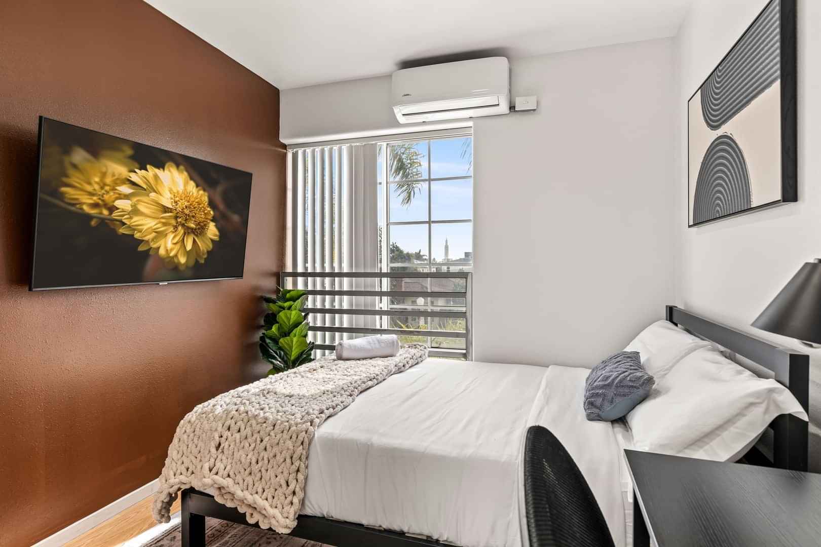 Bathroom?w=400&h=260&fit=crop&q=40&auto=format&trim=auto