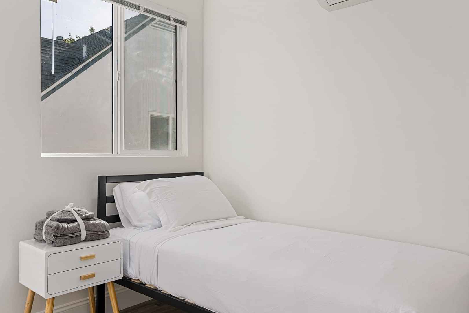 Common Area?w=400&h=260&fit=crop&q=40&auto=format&trim=auto