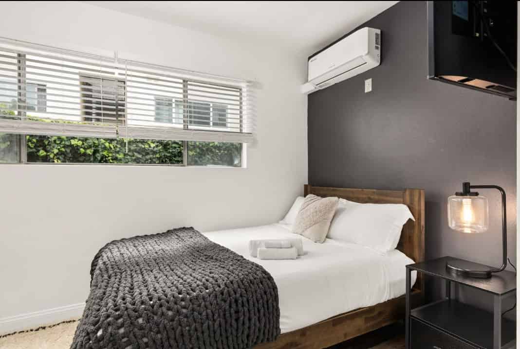 Amenities?w=400&h=260&fit=crop&q=40&auto=format&trim=auto