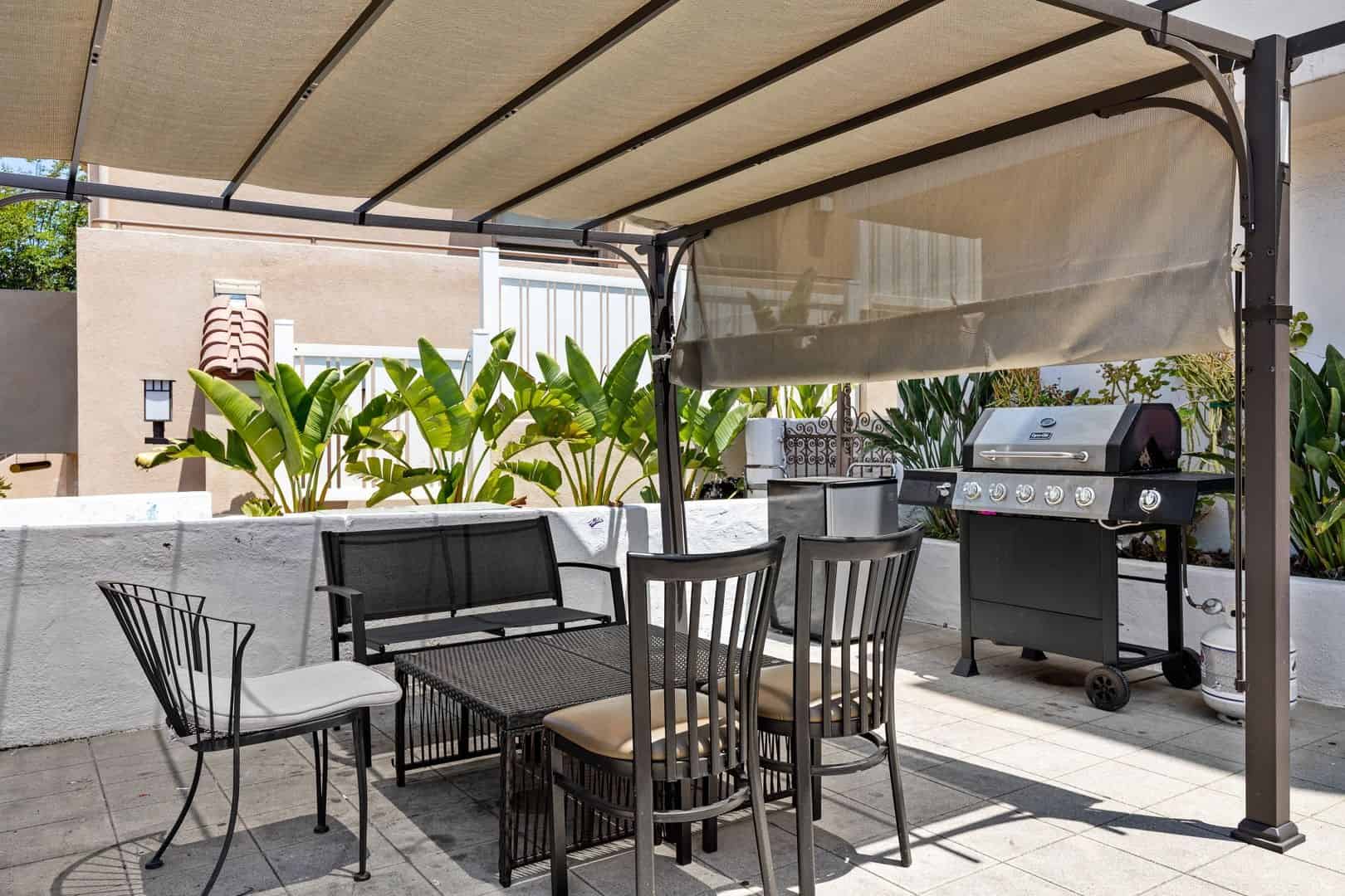 832 Hilgard Ave, Los Angeles - Los Angeles, California, United States - Exterior