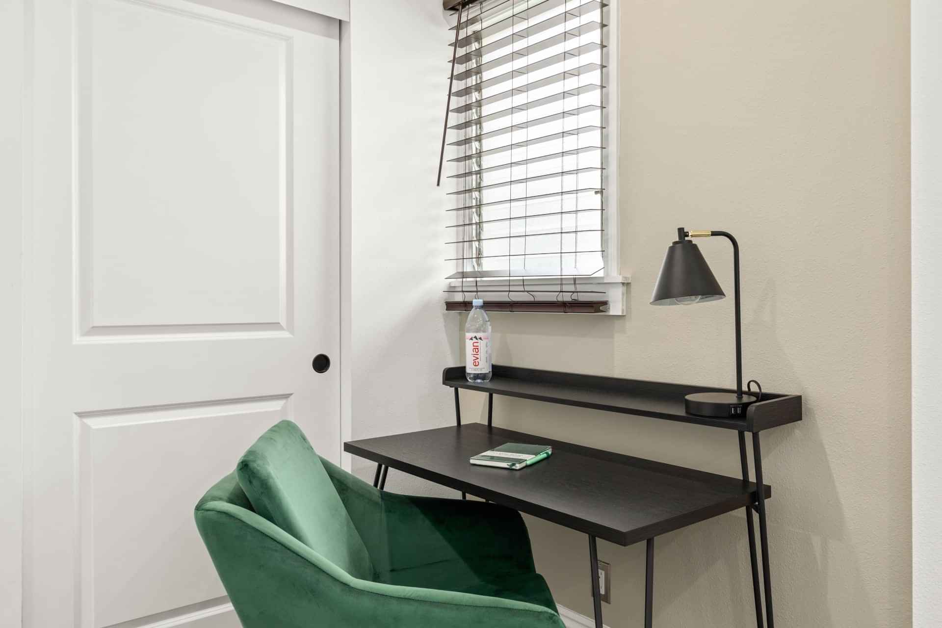 Exterior?w=400&h=260&fit=crop&q=40&auto=format&trim=auto