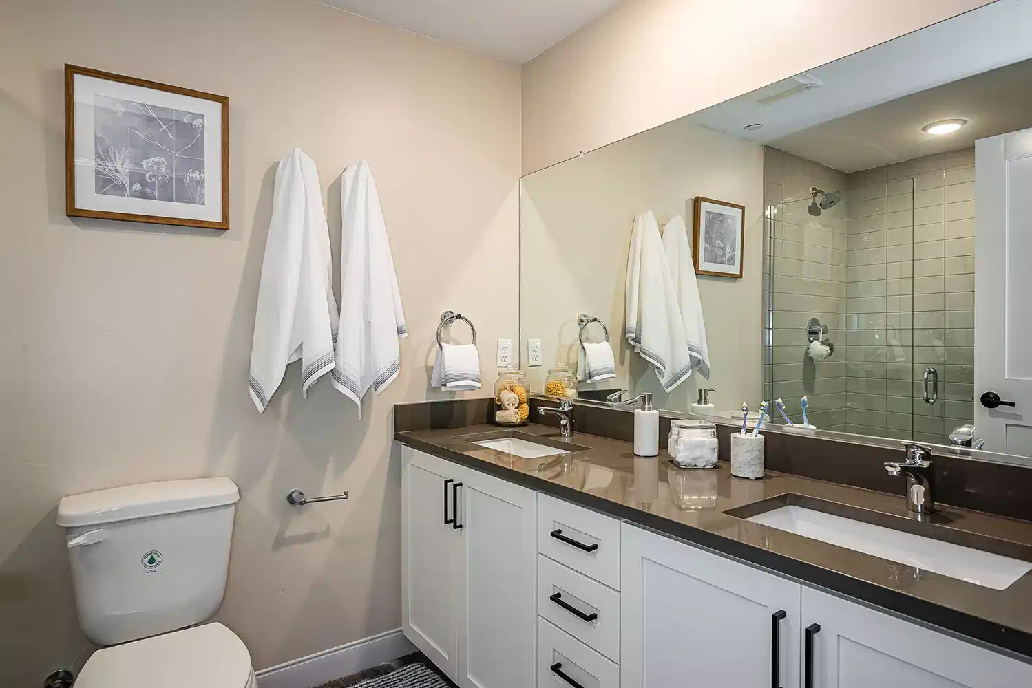 Amenities?w=400&h=260&fit=crop&q=40&auto=format&trim=auto