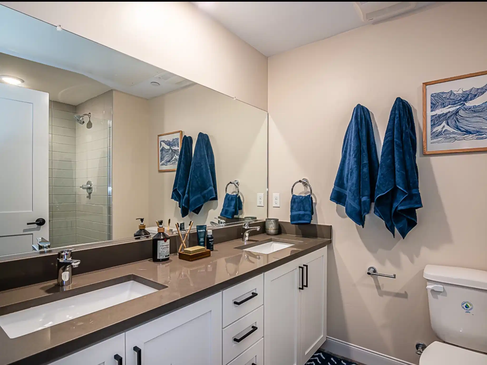 Amenities?w=400&h=260&fit=crop&q=40&auto=format&trim=auto