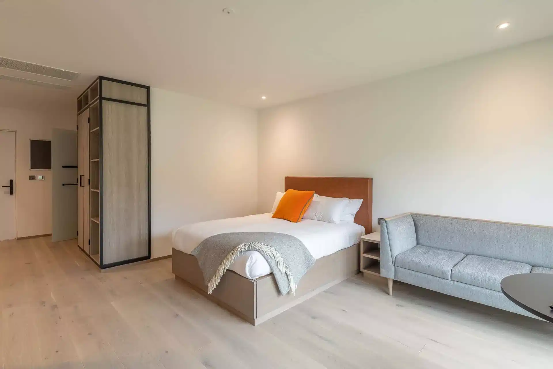 Kitchen?w=400&h=260&fit=crop&q=40&auto=format&trim=auto