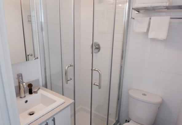 Exterior?w=400&h=260&fit=crop&q=40&auto=format&trim=auto