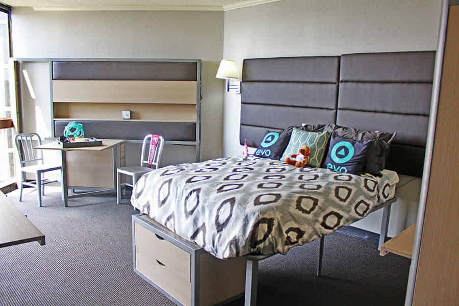 Common Area?w=400&h=260&fit=crop&q=40&auto=format&trim=auto