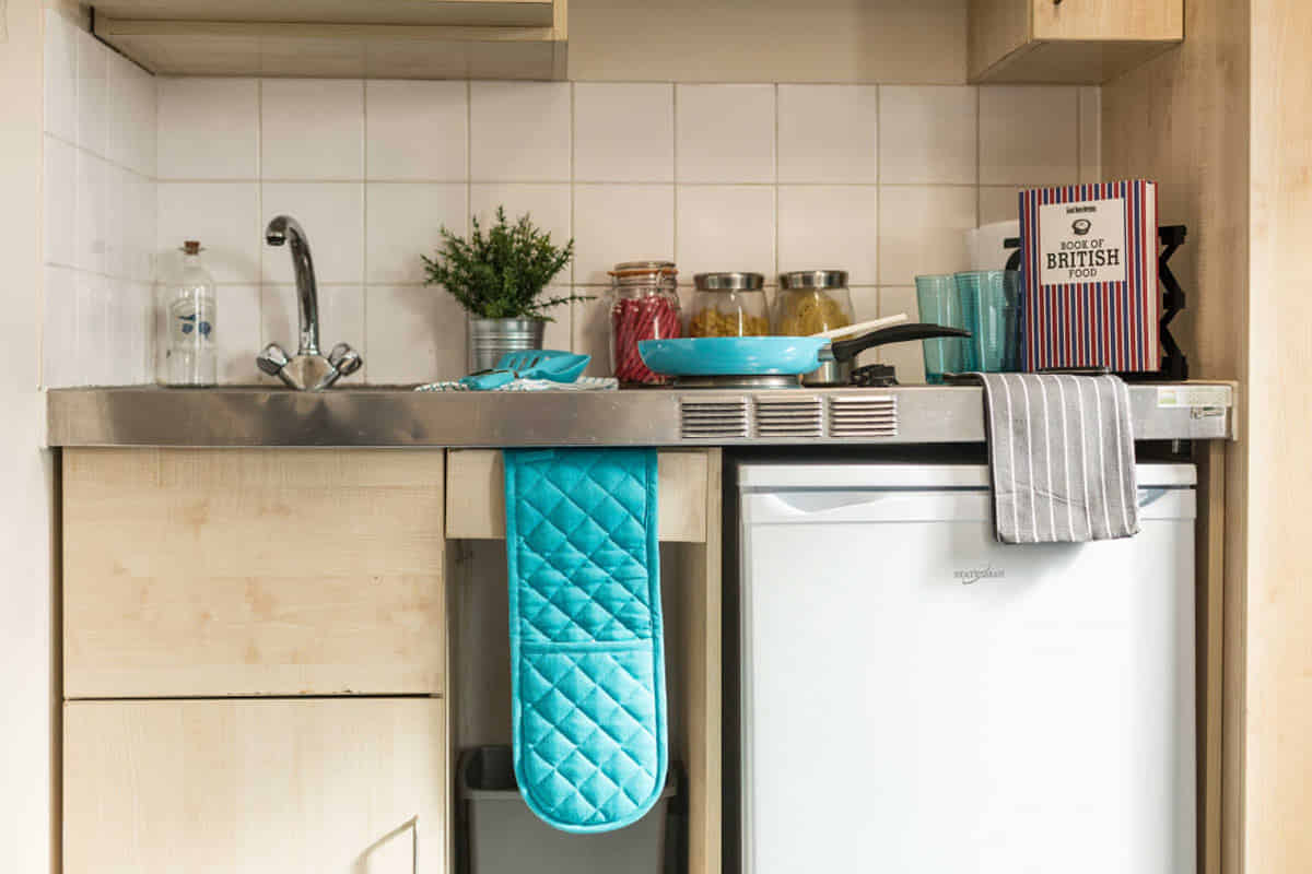 Common Area?w=400&h=260&fit=crop&q=40&auto=format&trim=auto