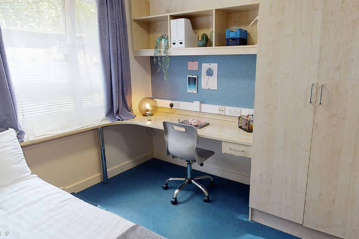 Common Area?w=400&h=260&fit=crop&q=40&auto=format&trim=auto