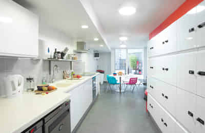 Common Area?w=400&h=260&fit=crop&q=40&auto=format&trim=auto