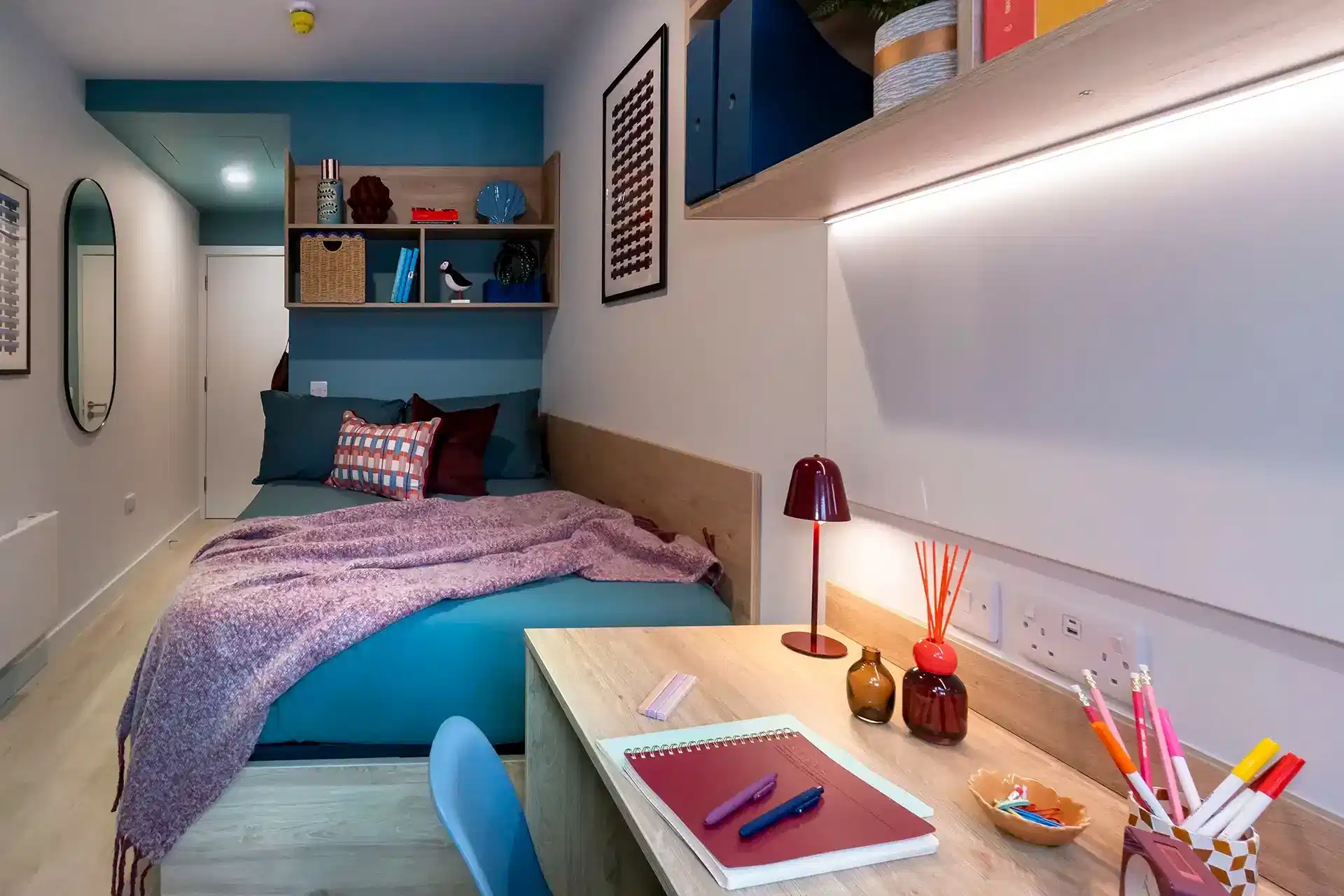 Common Area?w=400&h=260&fit=crop&q=40&auto=format&trim=auto