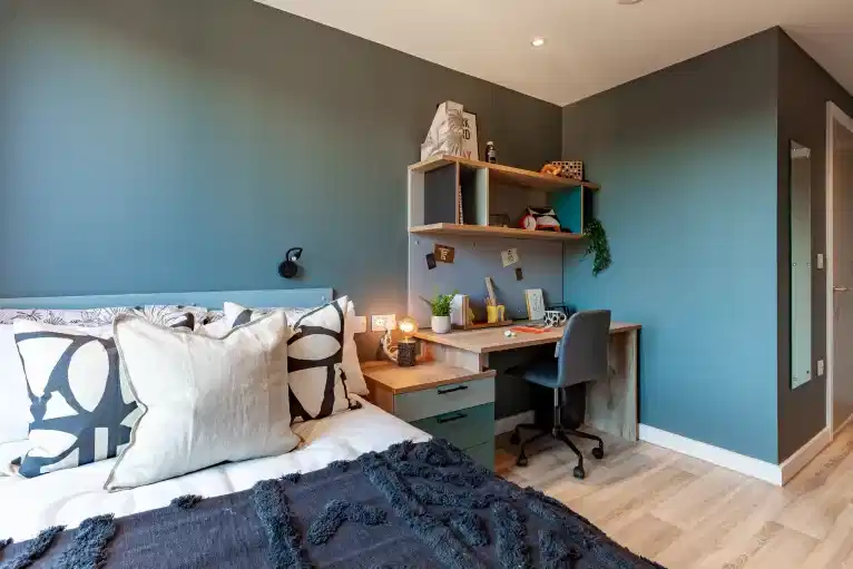 Common Area?w=400&h=260&fit=crop&q=40&auto=format&trim=auto