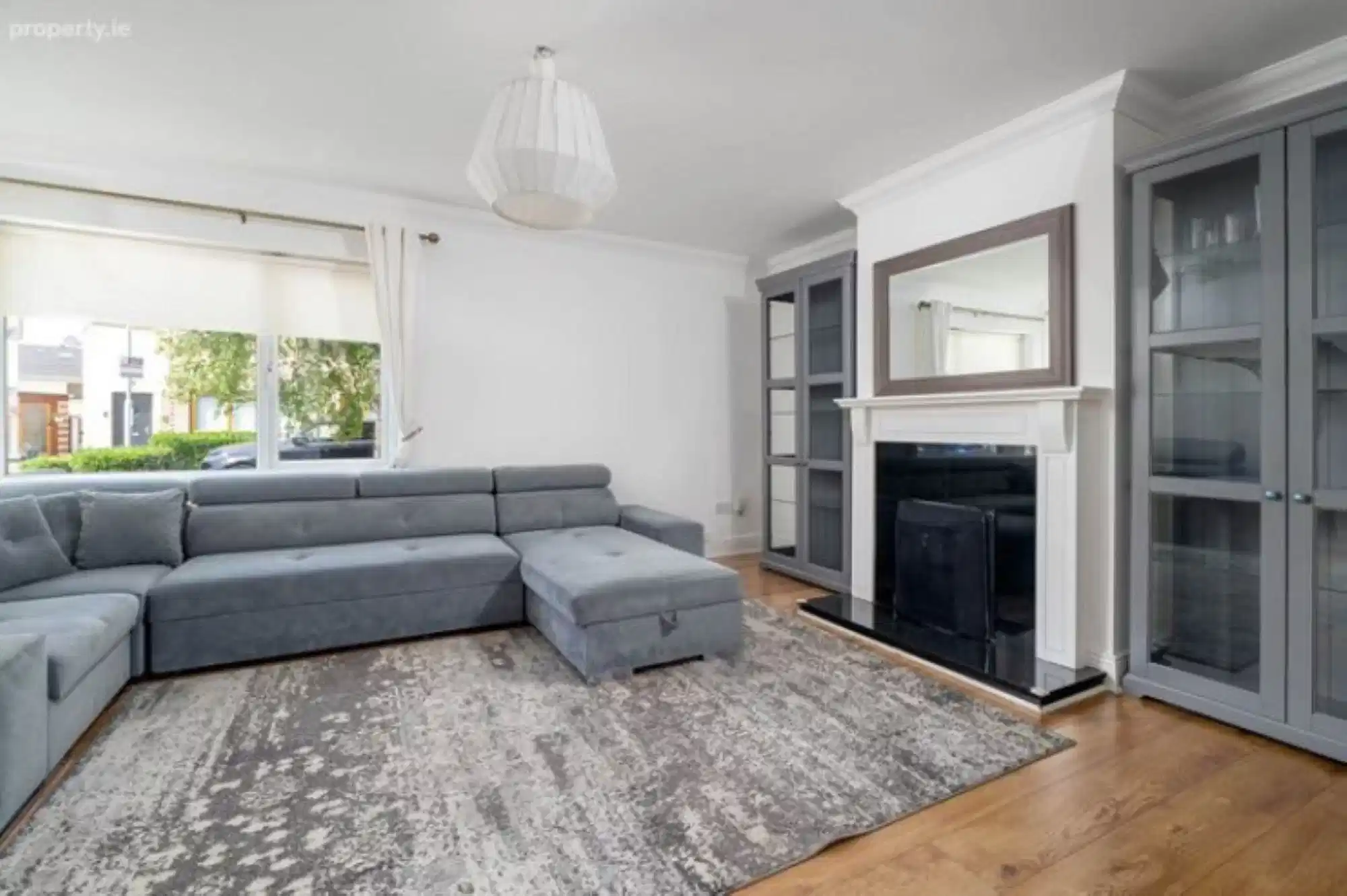 Bathroom?w=400&h=260&fit=crop&q=40&auto=format&trim=auto