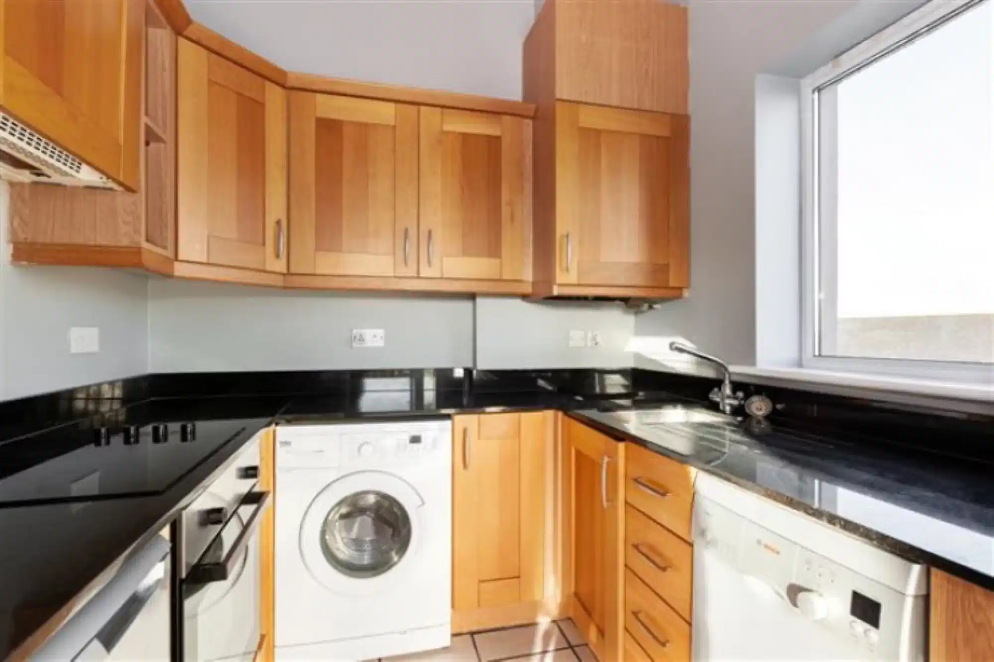Room in a 5 Bedroom Apartment, 29 Hampton Wood Cres, Hampton Wood Rd, Dublin 11, D11 H6X6 - Dublin, Ireland - Kitchen