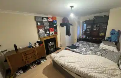 Room in a 5 Bedroom Apartment, 2 Garrynisk Square, Tallaght, Dublin, D24 RC04 - Dublin, Ireland - Bedroom