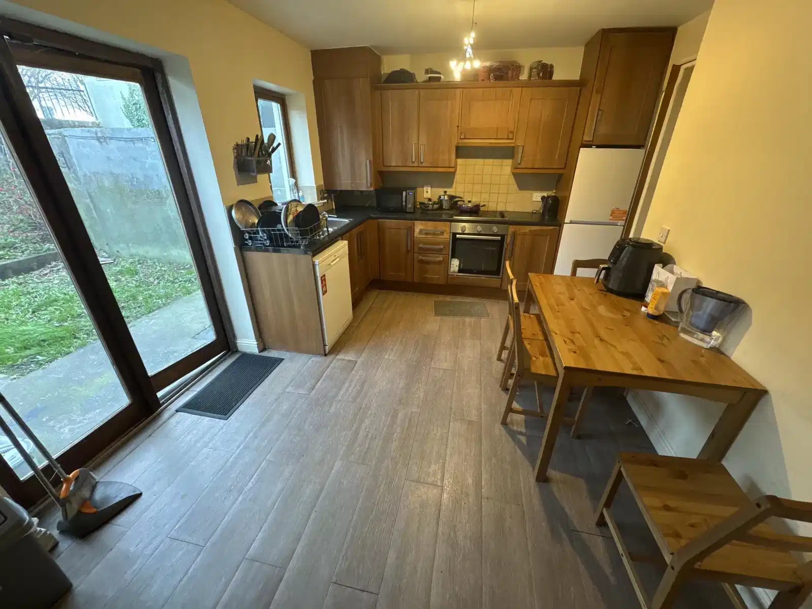 Room in a 5 Bedroom Apartment, 2 Garrynisk Square, Tallaght, Dublin, D24 RC04 - Dublin, Ireland - Kitchen