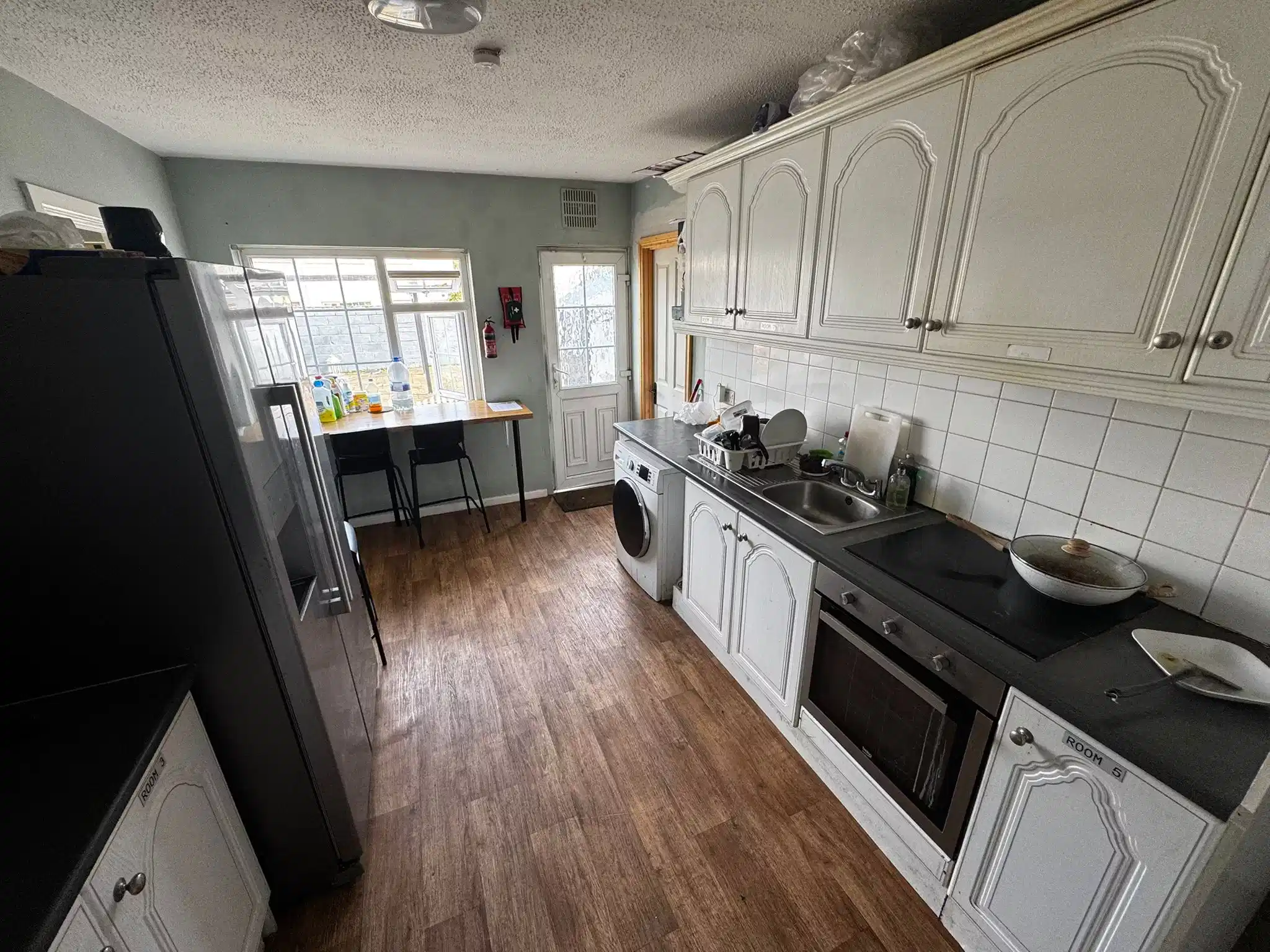 Room in a 5 Bedroom Apartment, 3 Linn Bheag, Rahoon Rd, Galway H91 0H95 - Galway, Ireland - Kitchen