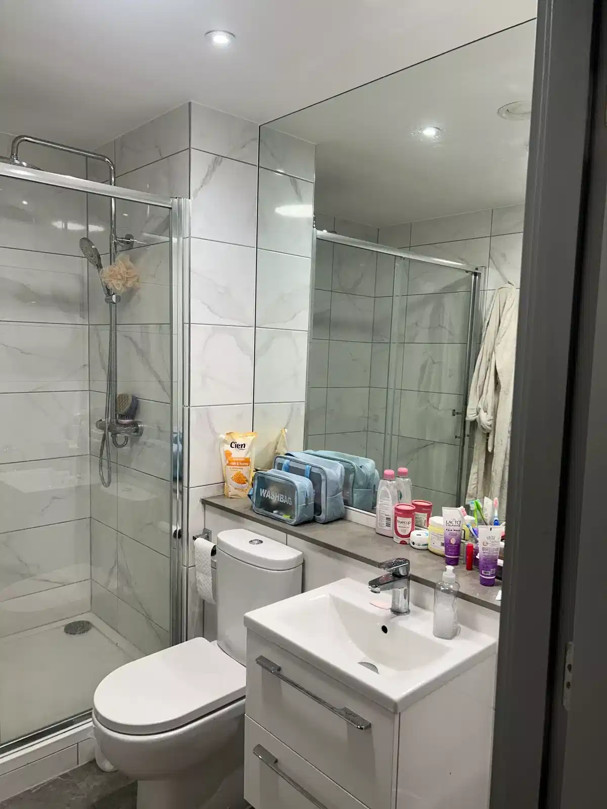 Kitchen?w=400&h=260&fit=crop&q=40&auto=format&trim=auto