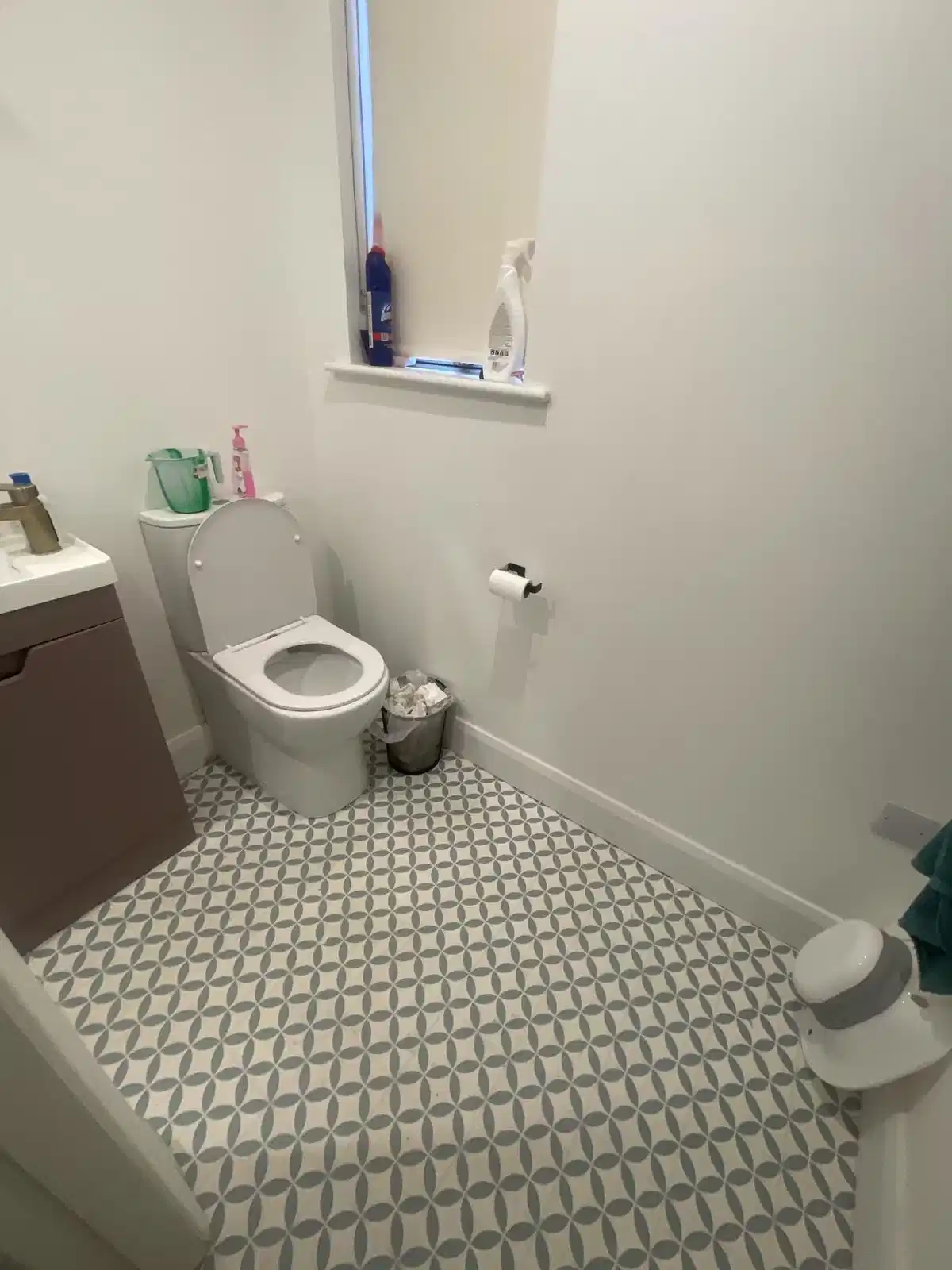 Exterior?w=400&h=260&fit=crop&q=40&auto=format&trim=auto