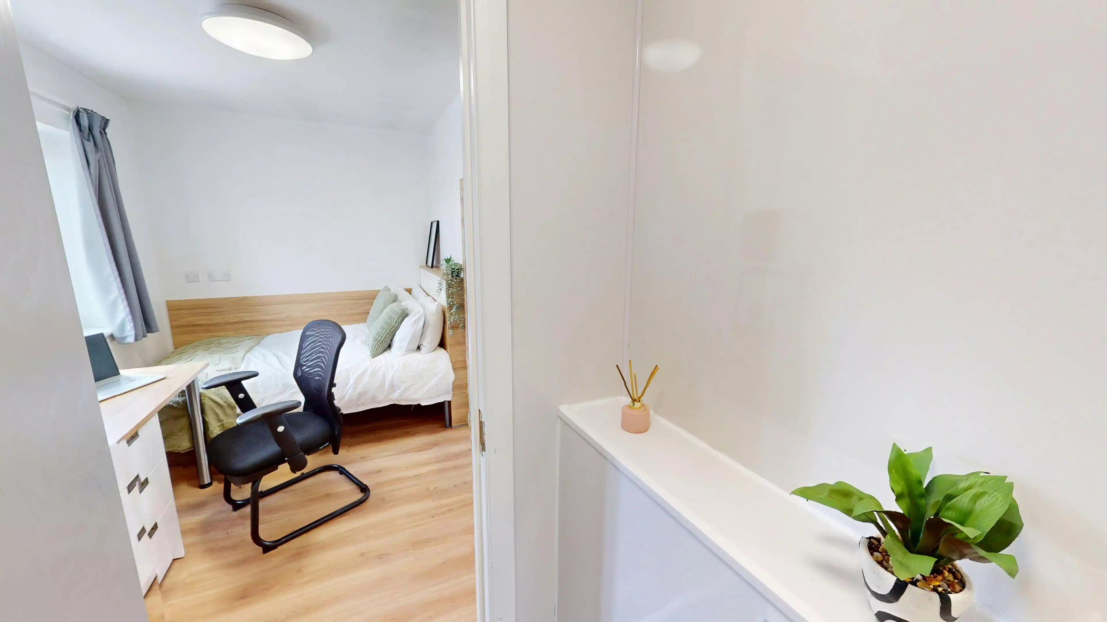 Exterior?w=400&h=260&fit=crop&q=40&auto=format&trim=auto