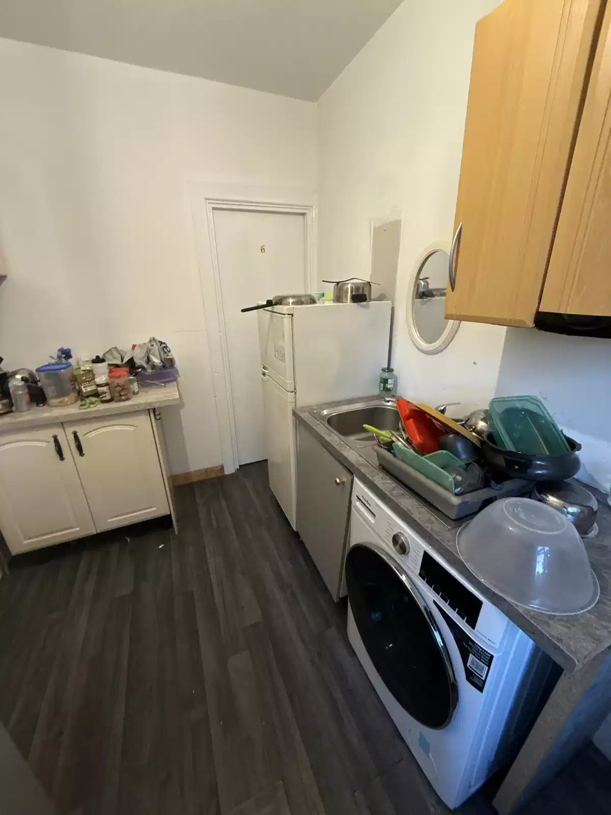 Room in a 8 Bedroom Apartment, Dermville, Old Dublin Rd, Stillorgan, Dublin A94 XN59 - Dublin, Ireland - Kitchen