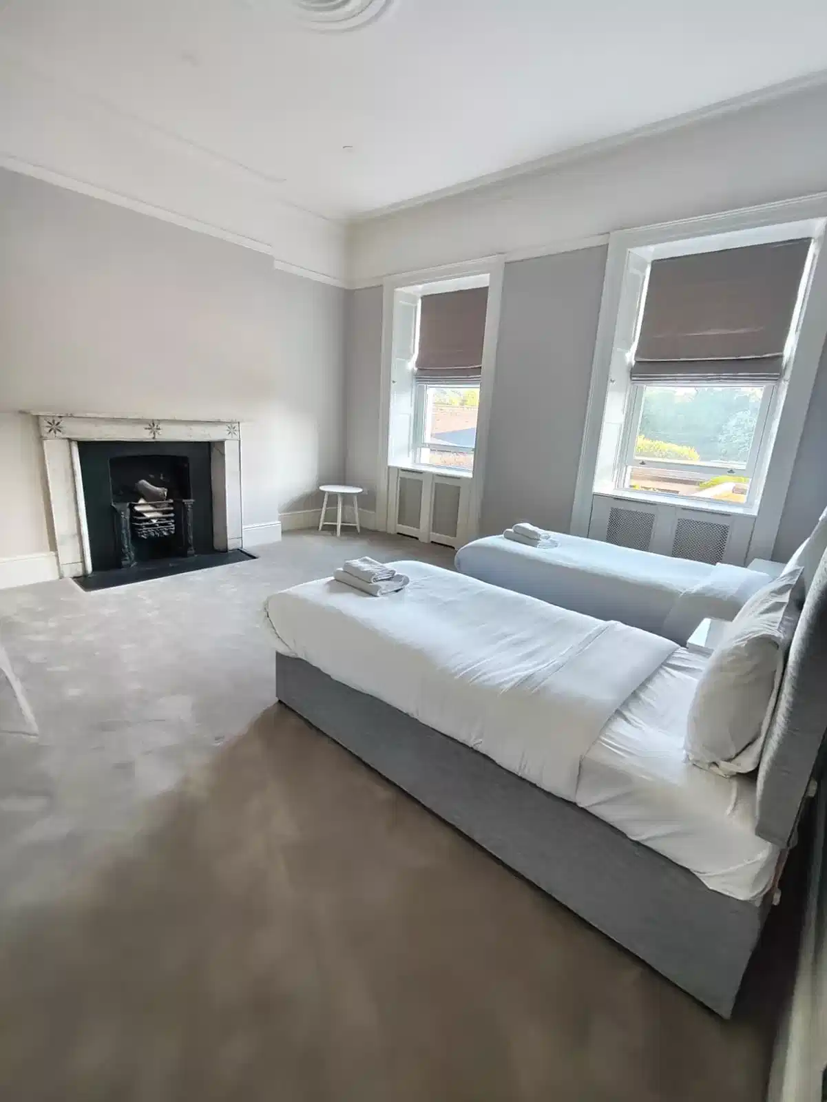 Room in a 25 Bedroom Apartment, Tassaggart House, Garters Lane, Saggart, Co Dublin D24 TK50 - Dublin, Ireland - Bedroom
