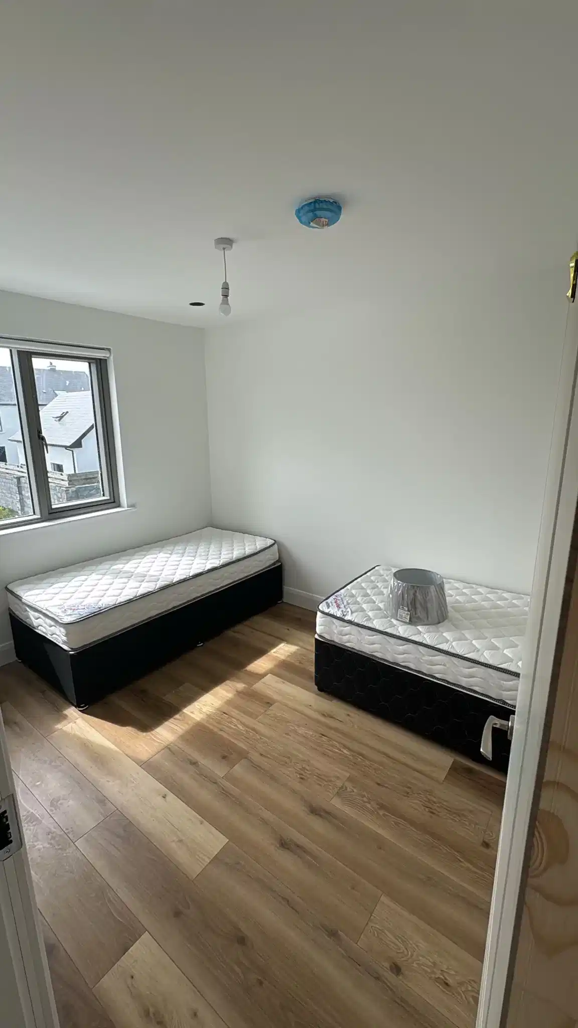 Room in 5 Bedroom Apartment, 2 Linn Bheag, Rahoon Rd, Galway H91 0H72 - Galway, Ireland - Bedroom