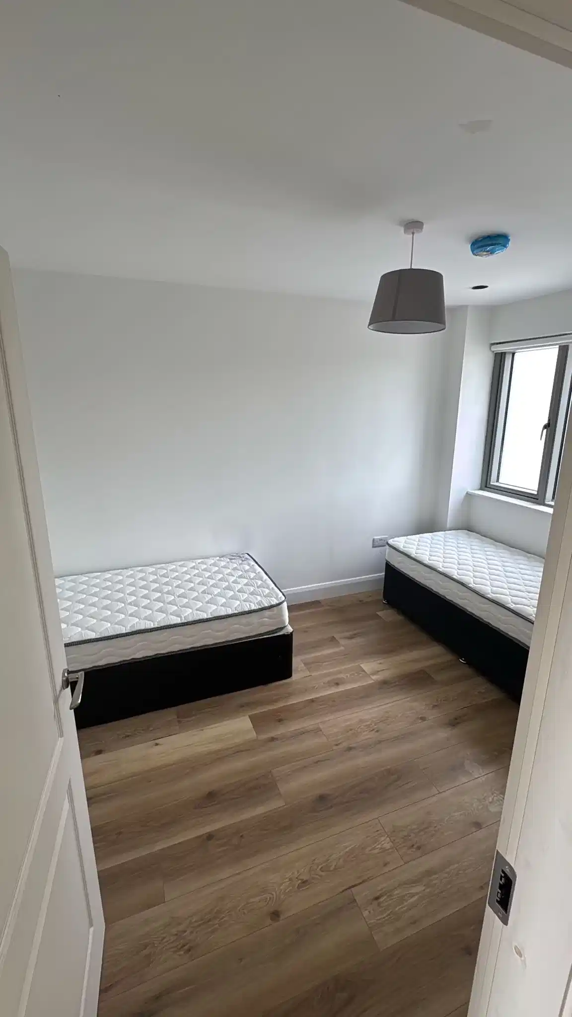 Room in 5 Bedroom Apartment, 2 Linn Bheag, Rahoon Rd, Galway H91 0H72 - Galway, Ireland - Bedroom
