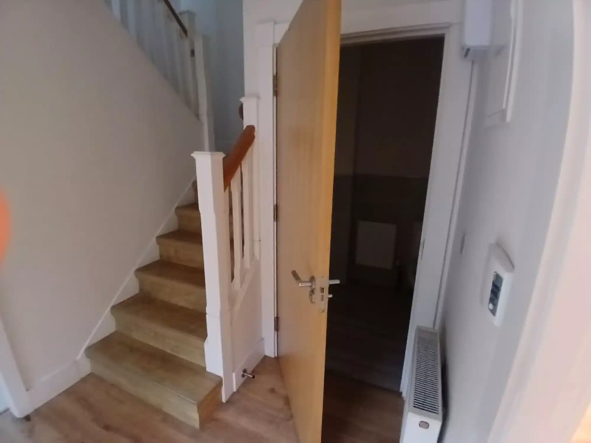 Bathroom?w=400&h=260&fit=crop&q=40&auto=format&trim=auto