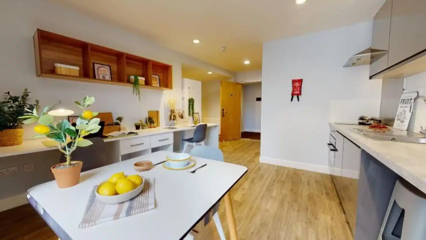 Exterior?w=400&h=260&fit=crop&q=40&auto=format&trim=auto